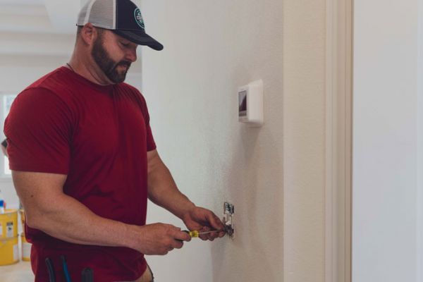 MEEKS Team Member repairs home track lighting