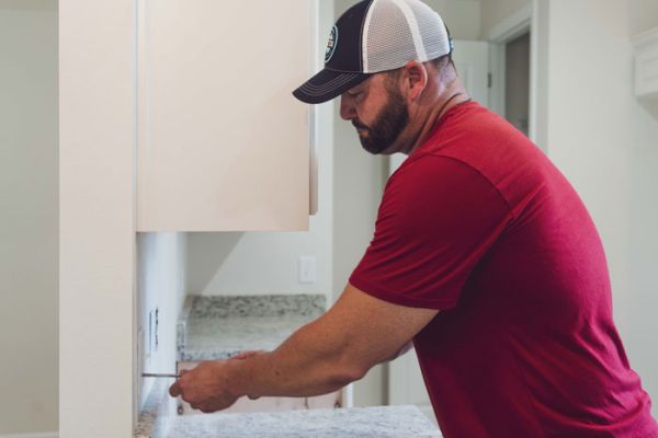 Meeks electrician makes kitchen electrical repairs